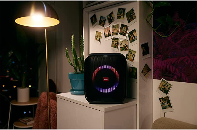 Portable small speaker, built-in dynamic light display. - 